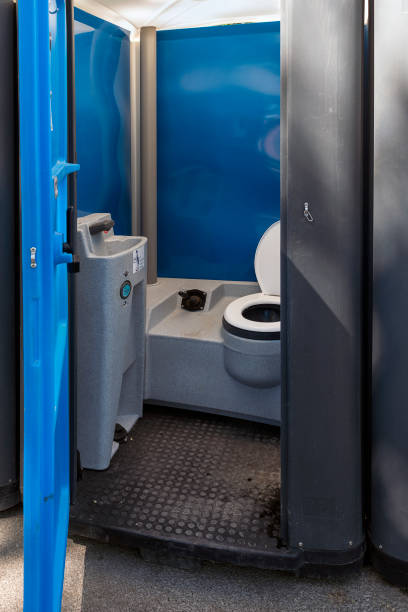 Best Porta potty delivery and setup  in Summitville, IN